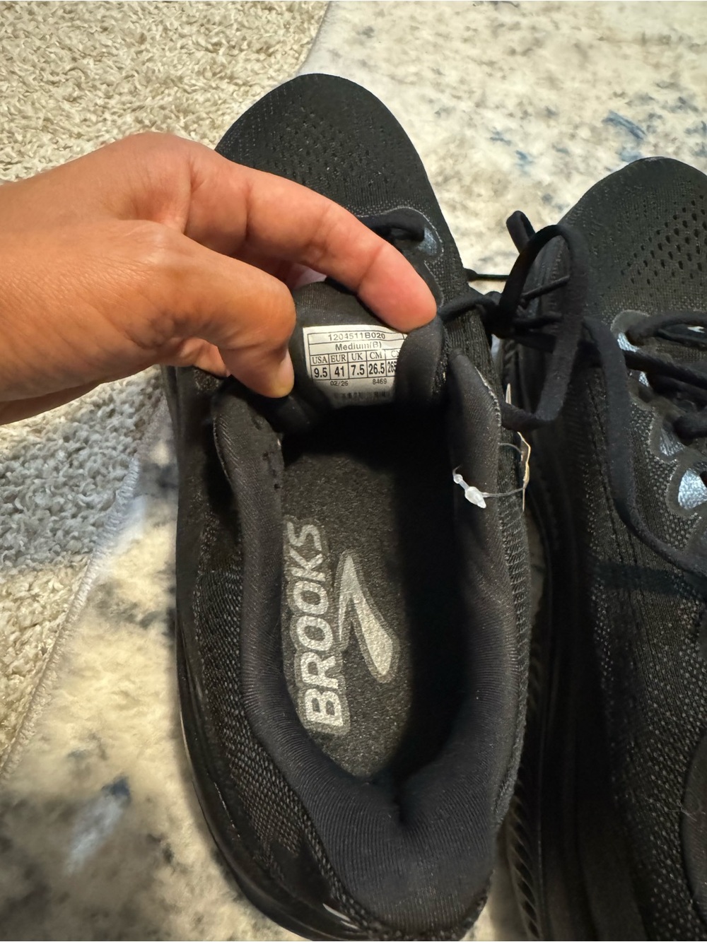 Brooks Men's All-Black Gore-Tex Running Shoes - Picture 7 of 7